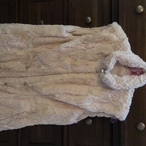 Reversible vest with fake fur